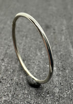 9ct gold hammered stacking ring close up