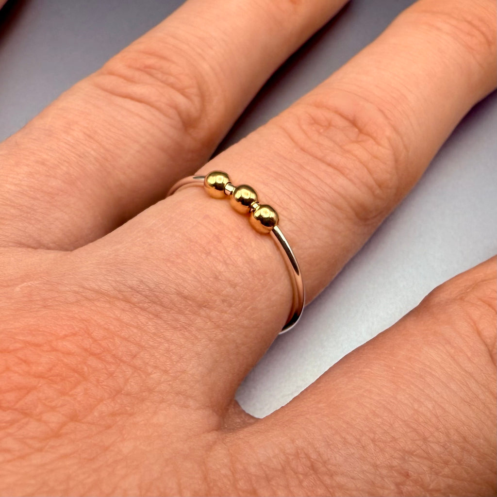 9ct gold bead fidget ring lifestyle photo