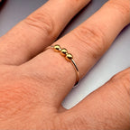 9ct gold bead fidget ring lifestyle photo