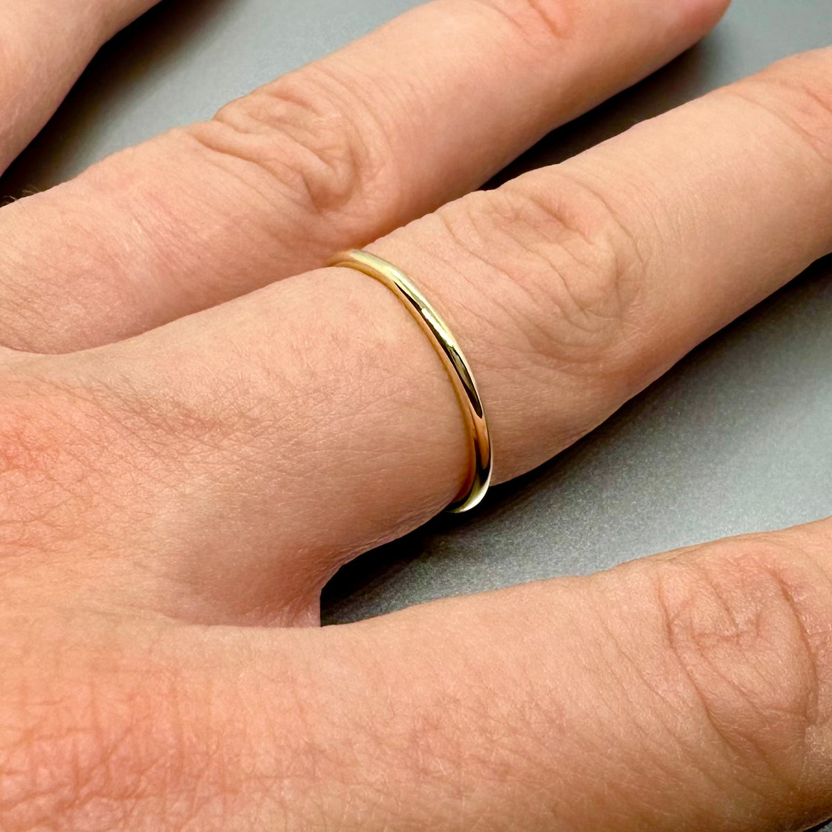 9ct yellow gold hallmarked stacking ring 1.5mm close up