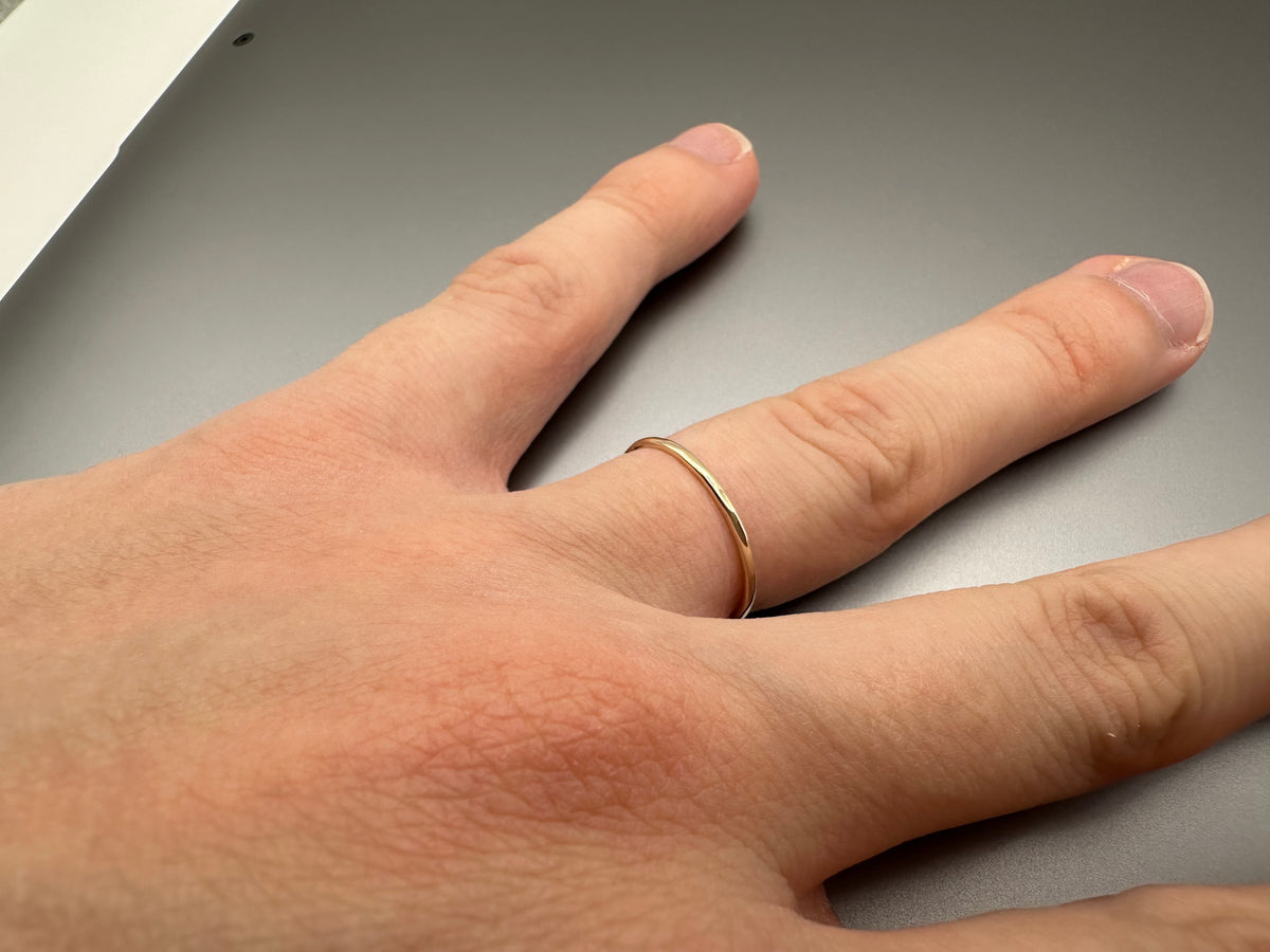 9ct gold hammered stacking ring detail photo