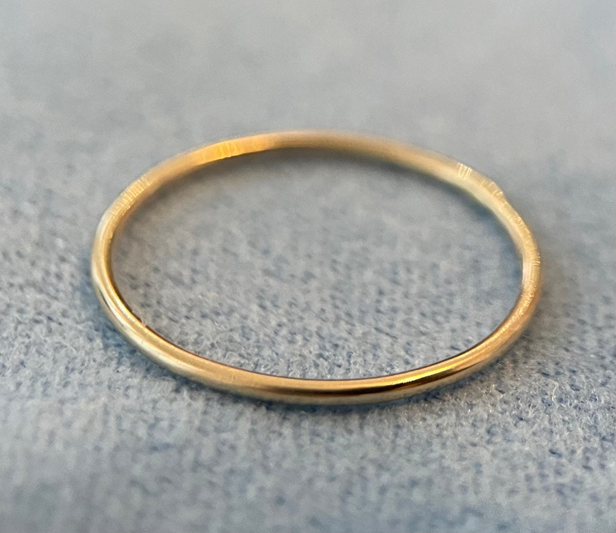 9ct yellow gold 1mm stacking ring close up